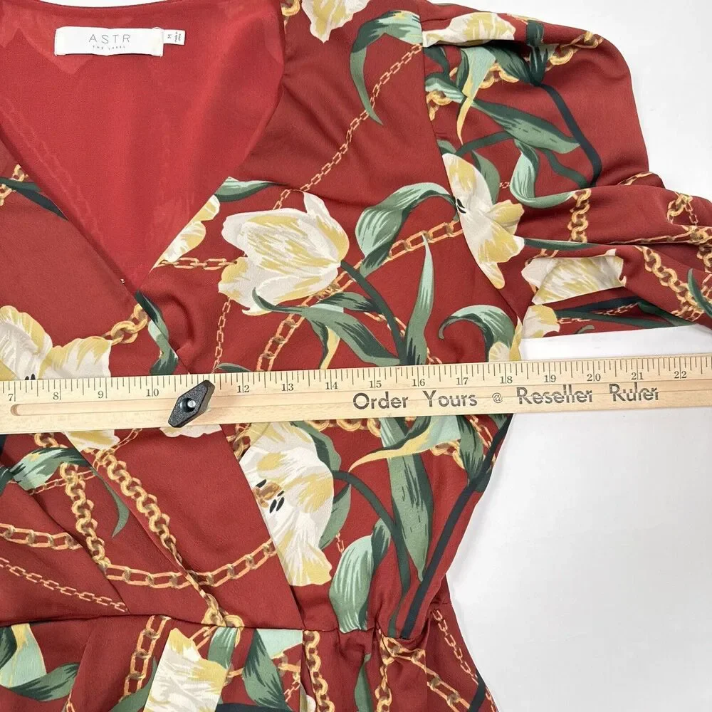 ASTR Dress Size Medium Red Alexis Floral Printed‎ Mini Puff Sleeve Wrap Casual